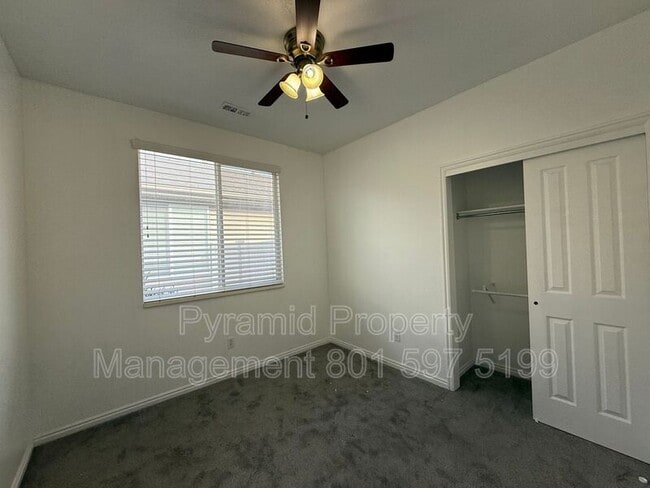 Building Photo - 732 Skipton Dr W