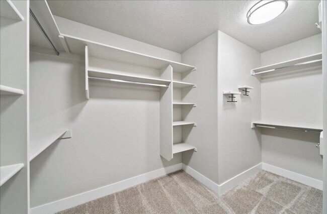 Building Photo - Eagle Townhome with Upscale Finishes!