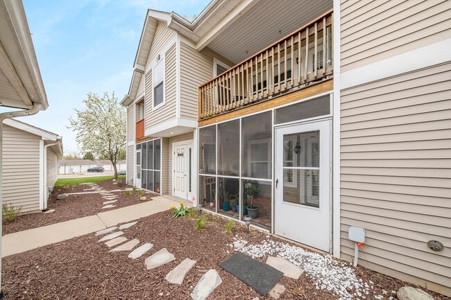 Building Photo - 1528 Oakfield Dr