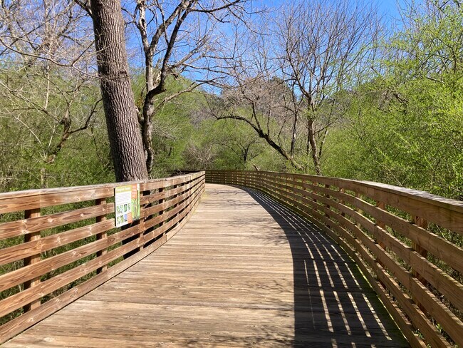 Building Photo - 1439 Clairmont Rd