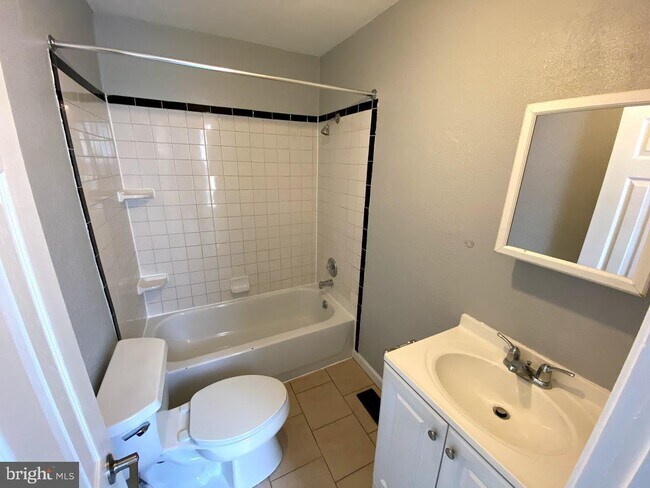 Building Photo - 4534 Wayne Ave