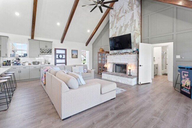 Building Photo - 1000 Stone Hill St