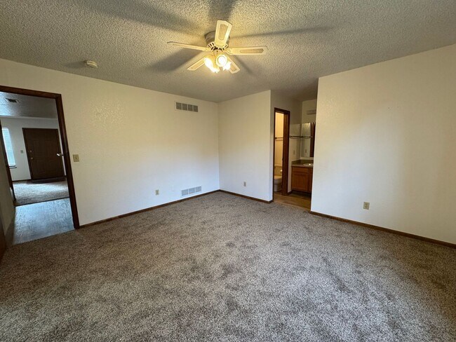 Building Photo - 6227 Willow Ln