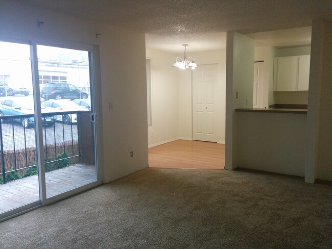 Building Photo - Fully Updated 2 Bedroom Condo in Edmonds!