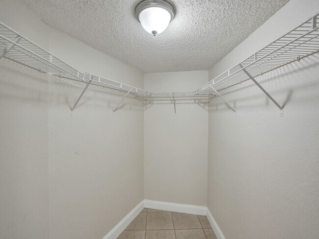 Building Photo - Renovated & Updated 2 Bed/2 Bath Condo with Patio – Prime Springcrest Location!