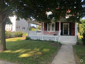 Building Photo - Beautiful Home along Lake Michigan!