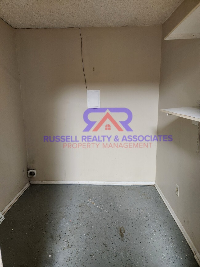 Building Photo - 1931 Springlake Ct