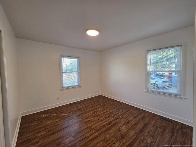 Building Photo - 1008 Hope Mills Rd