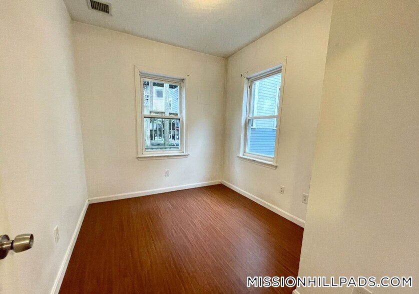 Building Photo - 93A Hillside St