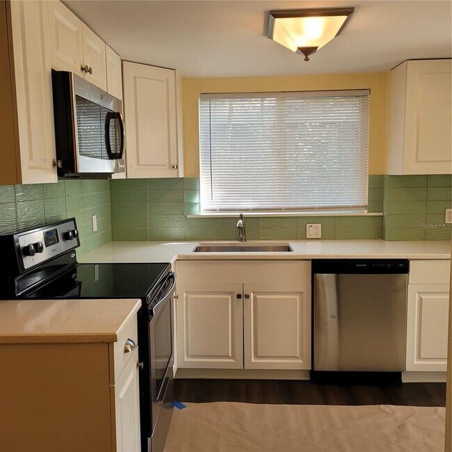 Building Photo - 2710 2nd Ave N