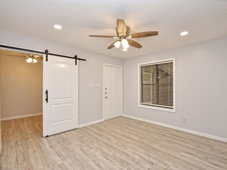 Building Photo - 2500 Burleson Ct