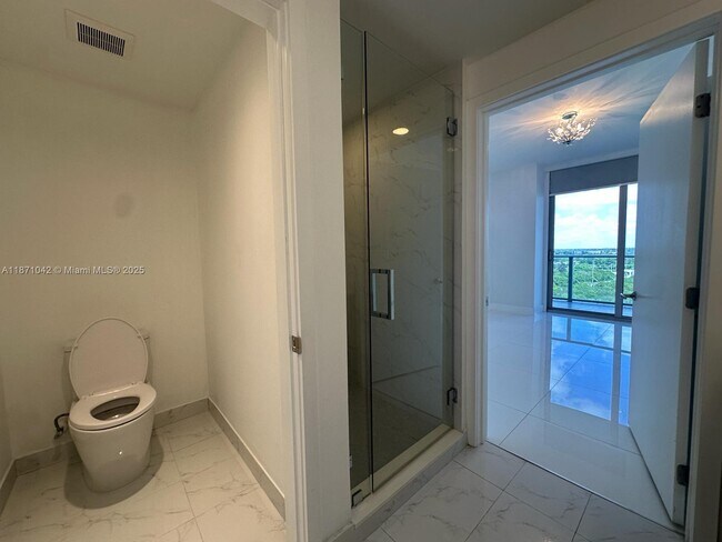 Building Photo - 16385 Biscayne Blvd