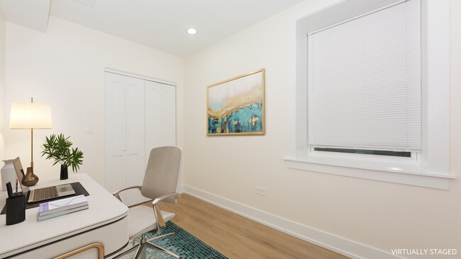 Building Photo - 2036 N Hoyne Ave