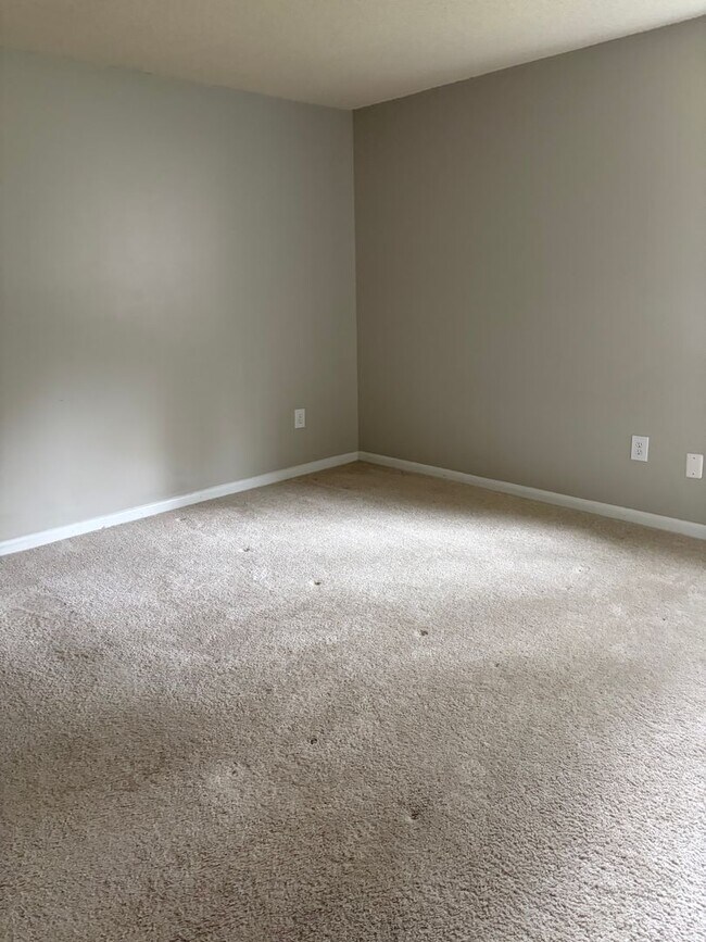 Building Photo - REMODELED NW RALEIGH 3 BEDROOM CONDO IN MARTINIQUE--SWIMMING POOL- UPDATED PRIMARY BATHROOM