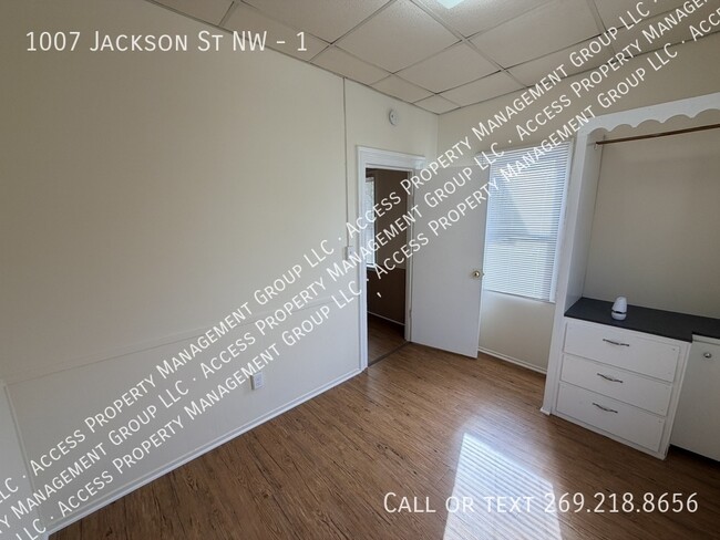Building Photo - 1007 Jackson St NW
