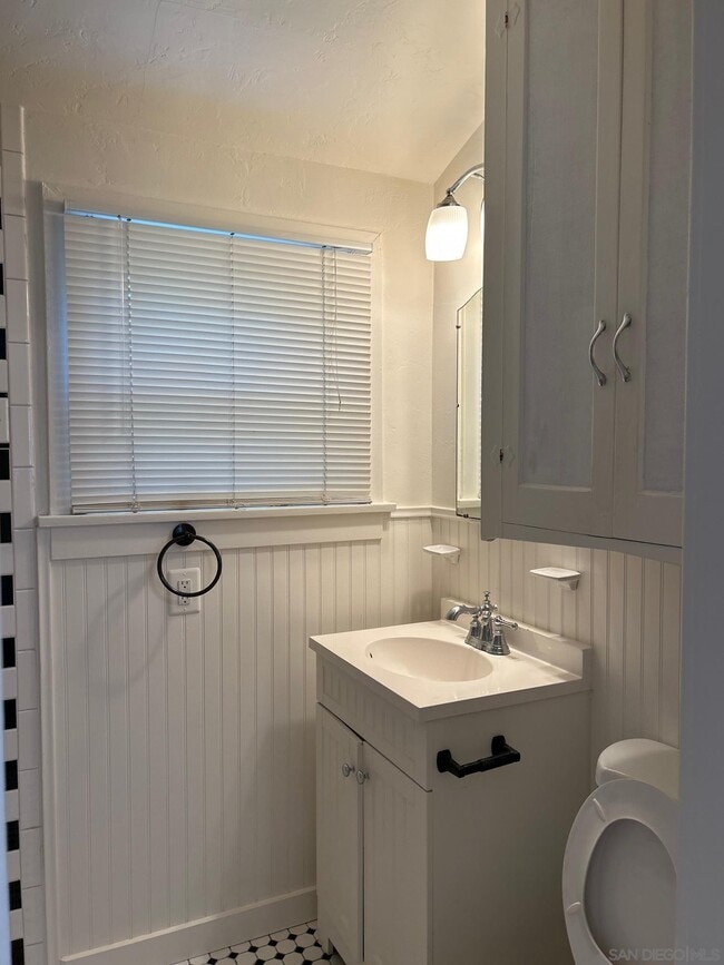Building Photo - 4623 Kensington Dr