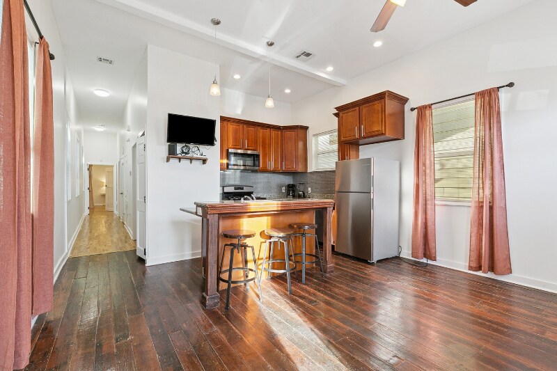 Building Photo - 1831 St Ann St.