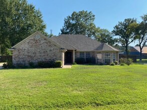 Building Photo - 5105 Woodgate Dr