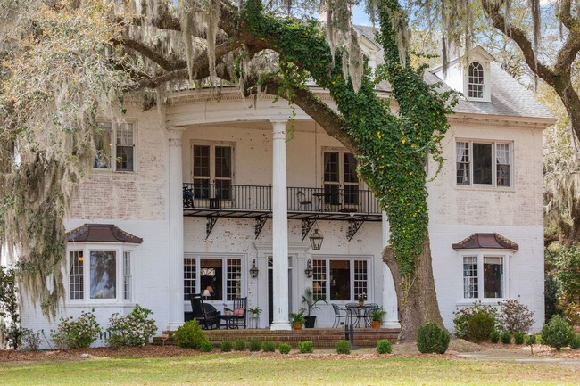 Building Photo - Gorgeous Furnished Estate on the Ashley River