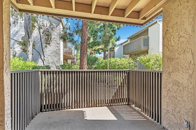 Building Photo - 8521 Villa La Jolla Dr