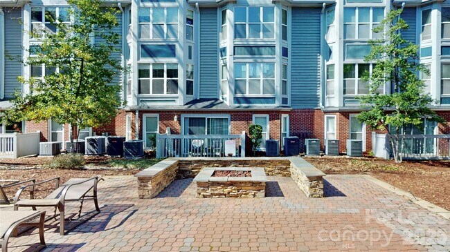 Building Photo - 521 N Graham St