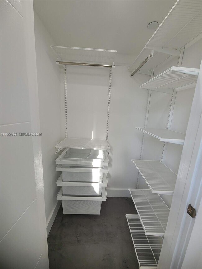 Building Photo - 825 Michigan Ave