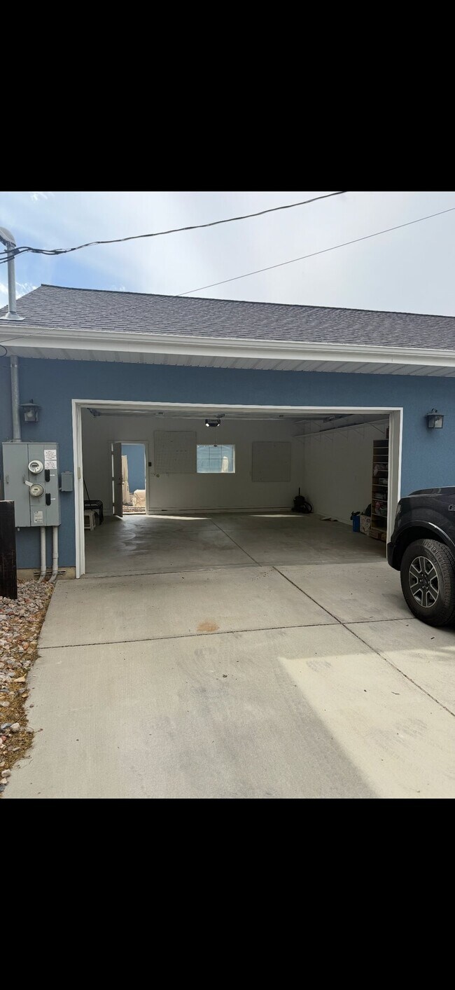 Building Photo - 1019 E 300 S