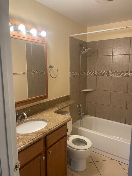 Granite bathroom - 650 Perrie Dr