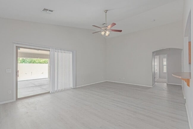 Building Photo - 11914 N 150th Ln