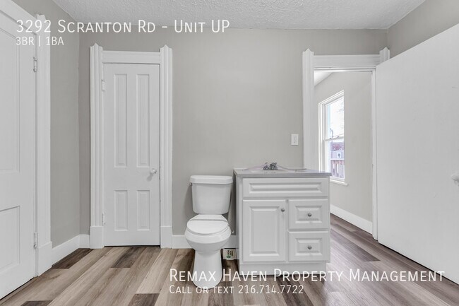 Building Photo - 3292 Scranton Rd UP, Cleveland - Spacious ...