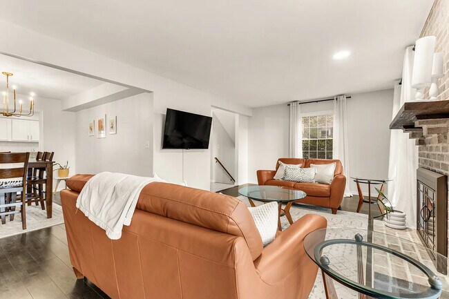 Building Photo - 10855 Lockwood Dr
