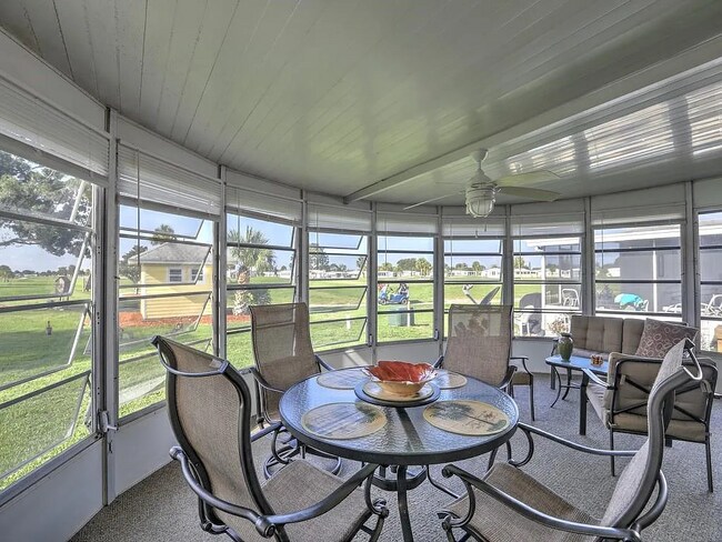 Building Photo - 1035 Royal Palm Dr
