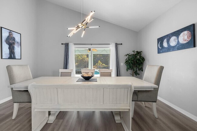 Building Photo - 453 Scrub Jay Way