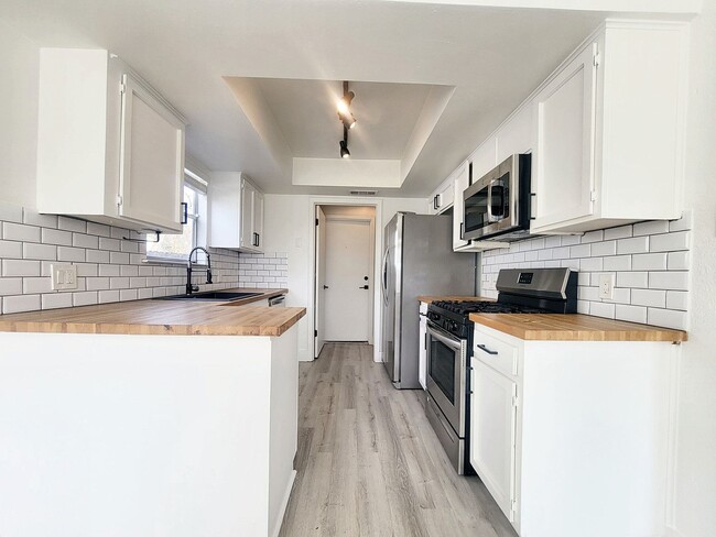 Building Photo - Beautiful 3 BR / 2 BA Home for Rent in Rou...