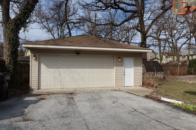 Building Photo - 9766 S Prospect Ave
