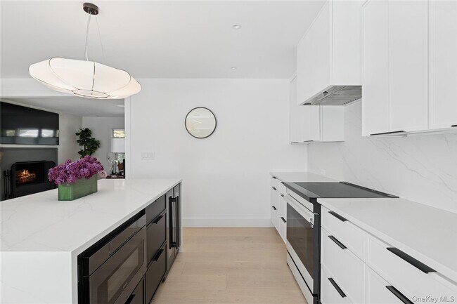 Building Photo - 13 Sherwood Rd