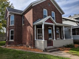 Building Photo - 607 E Broadway St