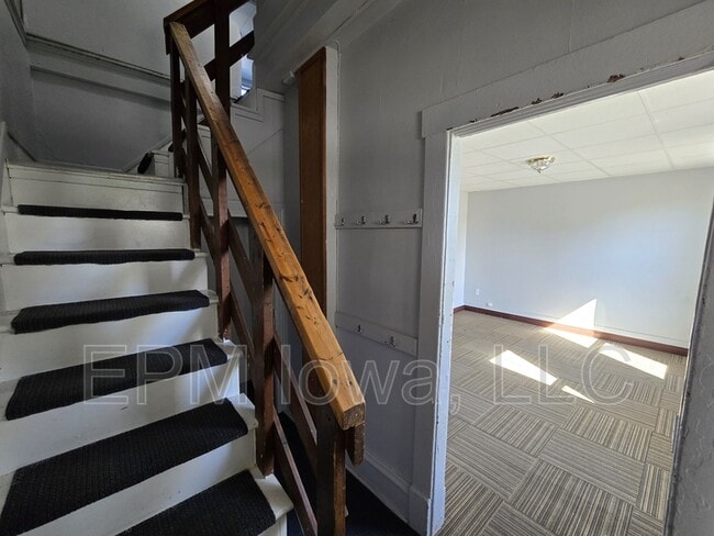 Building Photo - 1017 19th St SE