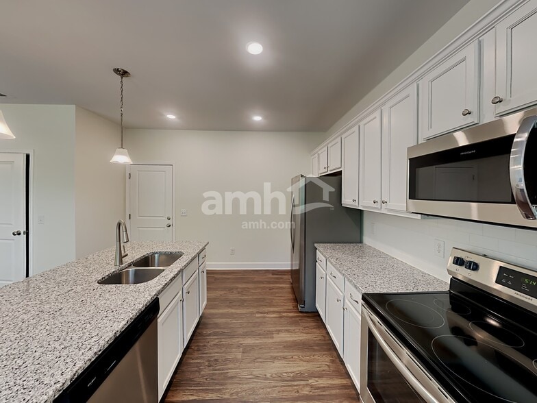 Building Photo - 1033 Bluewater Dr