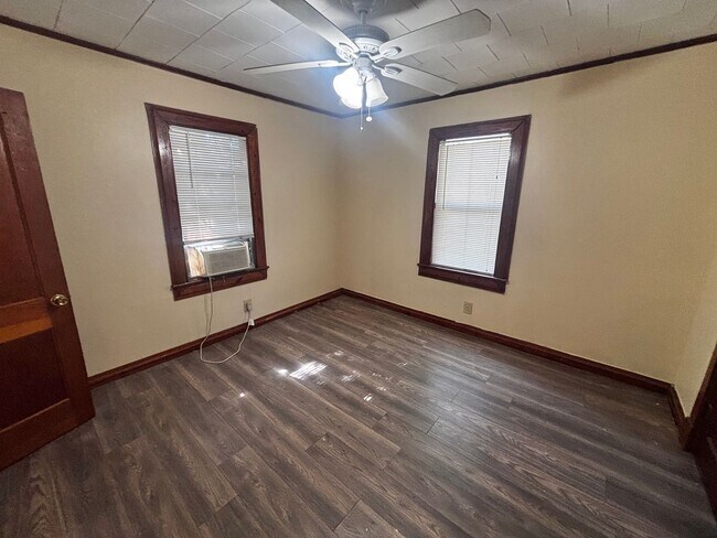 Building Photo - COMING SOON! Beautiful Two Bedroom in Upper Lafayette