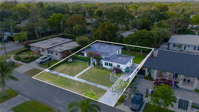 Building Photo - 5920 SW 46th St