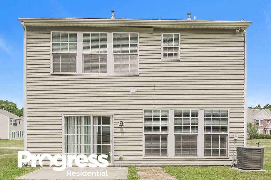 Building Photo - 10212 Roundleaf Dr