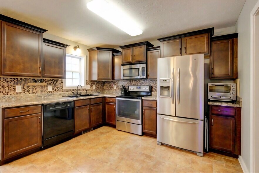 Building Photo - 1321 Allmon Dr