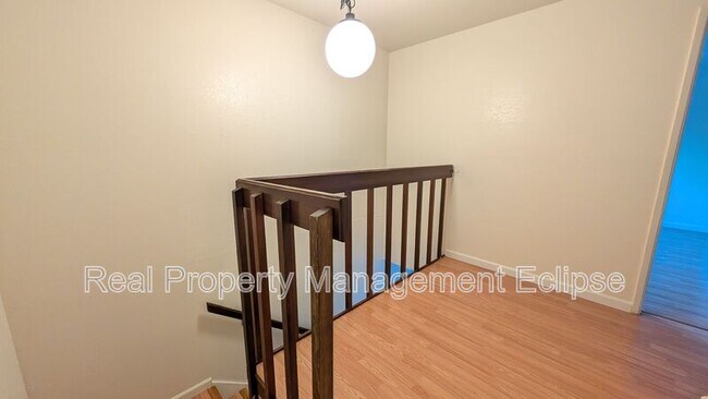 Building Photo - 12601 SE 30th St