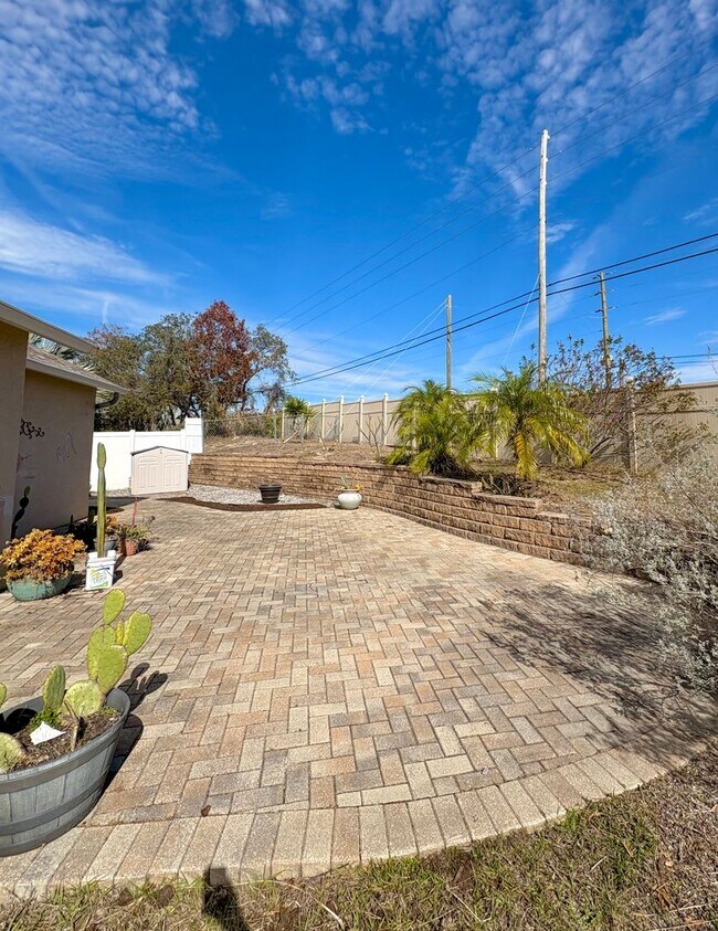 Building Photo - Beautiful 3Bed/2Bath with 2-Car Garage on a Cul-de-Sac