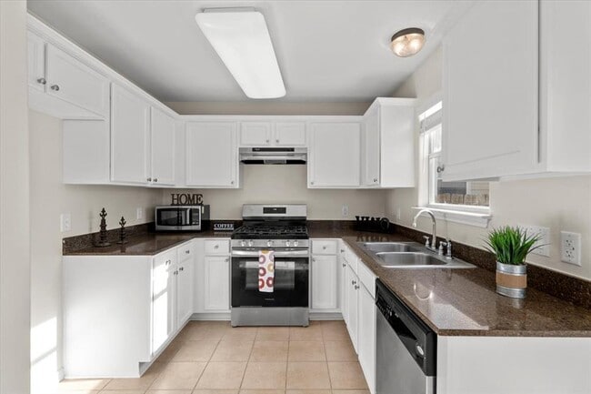 Building Photo - 6001 Perlita Dr