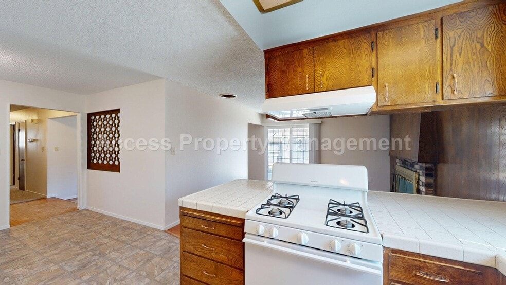 Building Photo - 1441 Montclair Dr