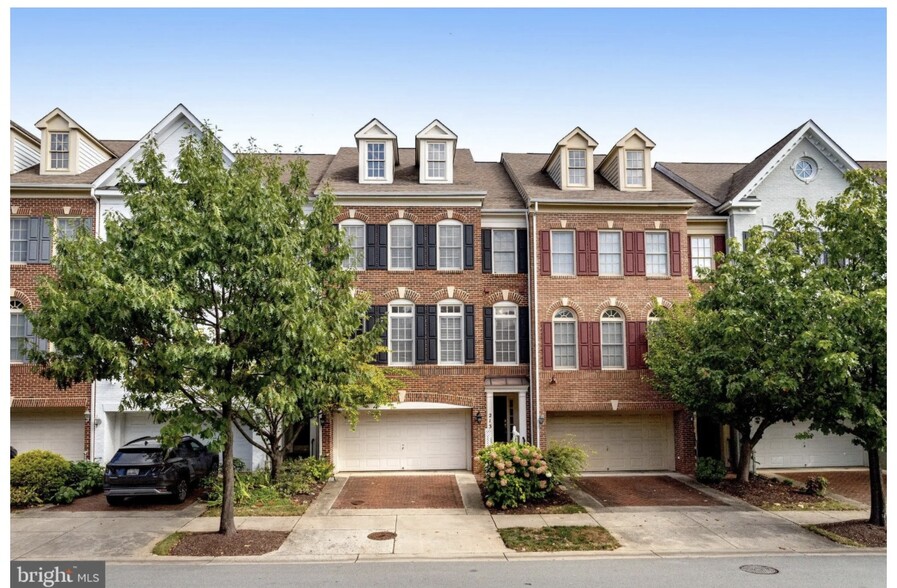 Building Photo - 213 Oak Knoll Ter