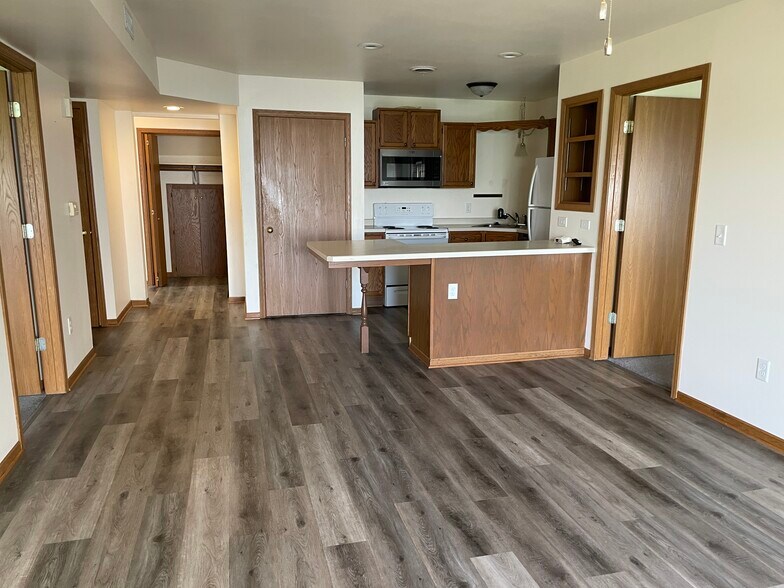 Building Photo - 566 Athletic Way