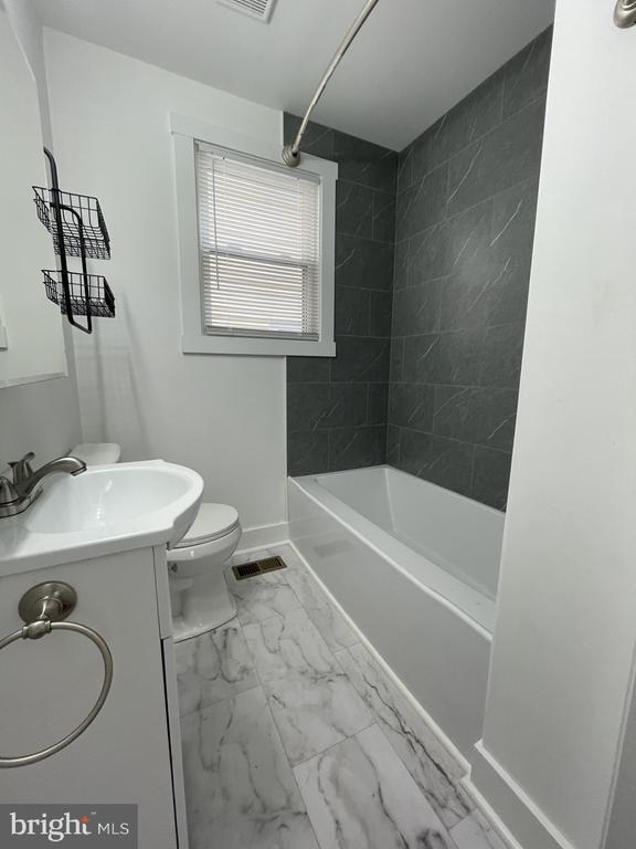 Building Photo - 618 Wolfe St